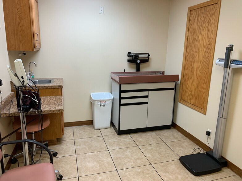 More Photos Of 9725 Prairie Ave, Highland Medical For Lease