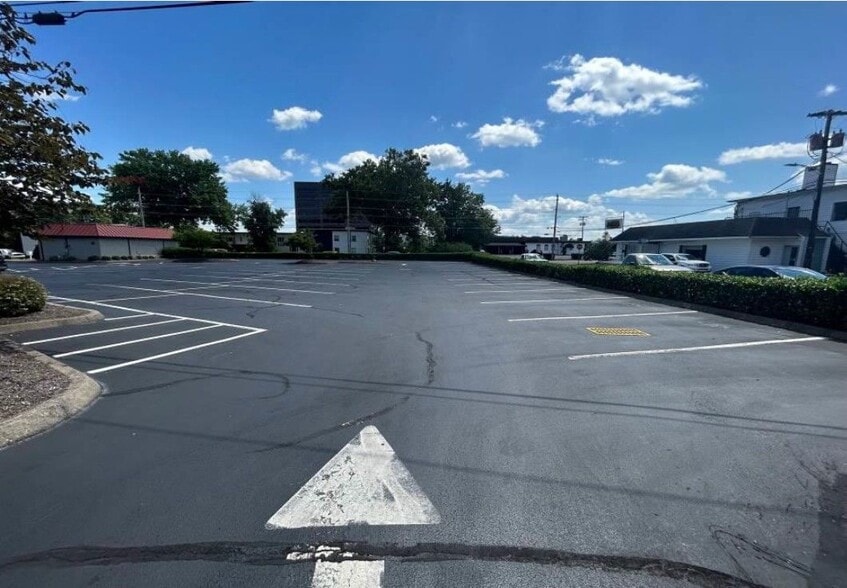 More Photos Of 125 Broadway Ave, Oak Ridge Office For Sale