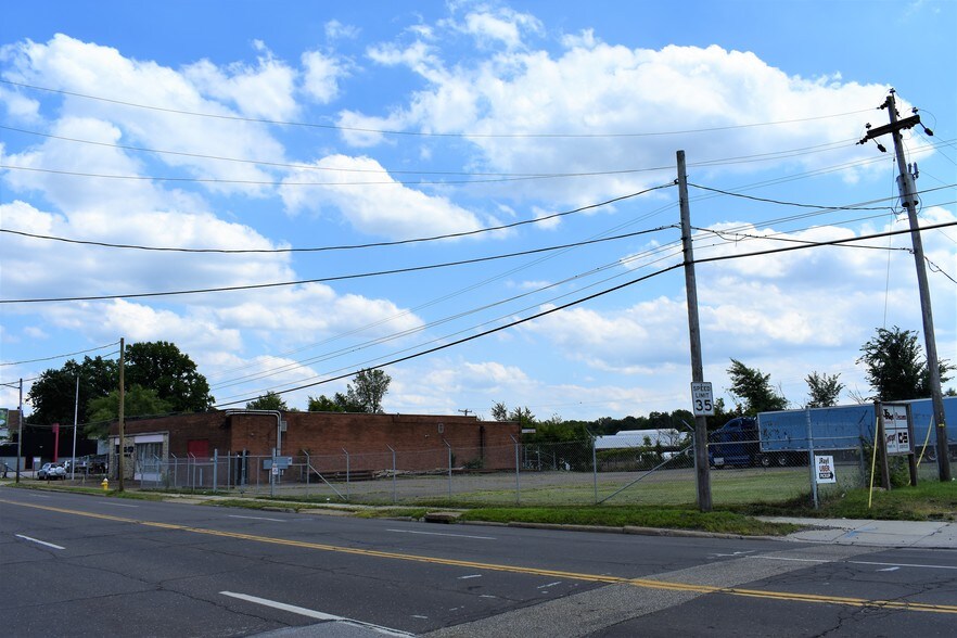 More Photos Of 1038 Triplett Blvd, Akron Manufacturing For Sale