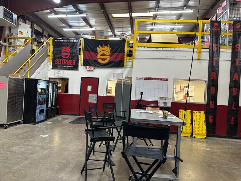 More Photos Of 1701 W County Line Rd, Springfield Manufacturing For Lease