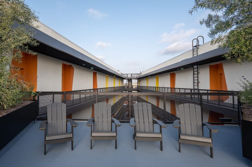 More Photos Of 107 S Hewitt St, Los Angeles Apartments For Lease