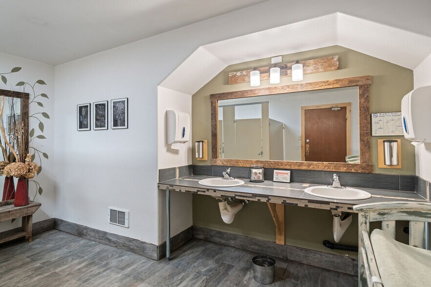 More Photos Of 101 Provence View Ln, Sequim Restaurant For Sale