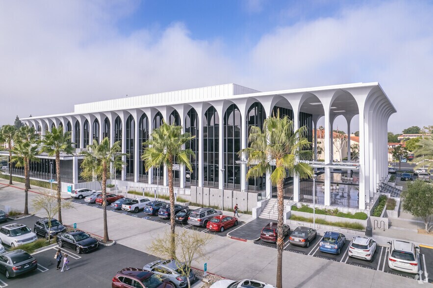 Primary Photo Of 23521 Paseo de Valencia, Laguna Hills Medical For Lease