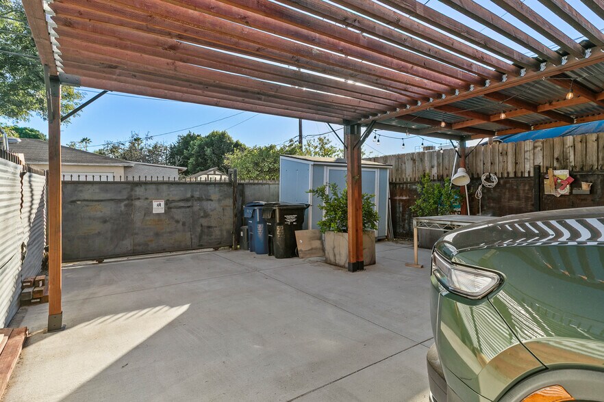 More Photos Of 10542 Burbank Blvd, North Hollywood Storefront Retail Office For Sale