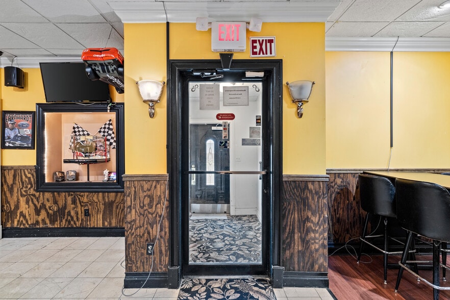 More Photos Of 2109 Pennsylvania Ave, Weirton Restaurant For Sale