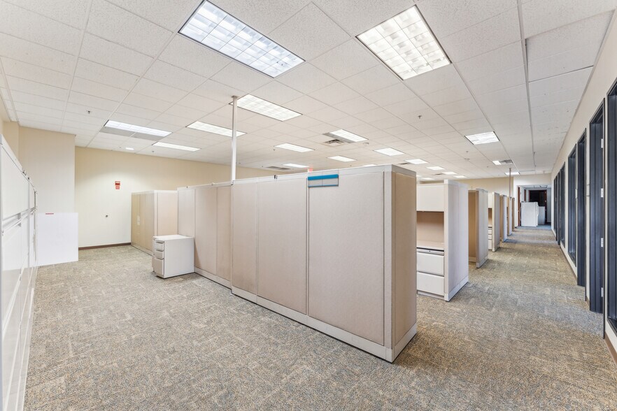 More Photos Of 7499 E Paradise Ln, Scottsdale Industrial For Lease