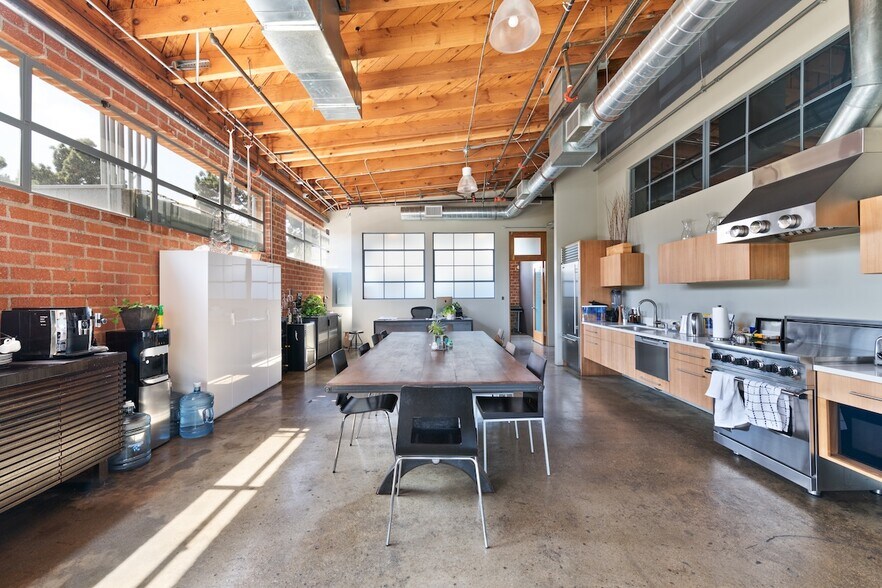 More Photos Of 2332-2340 S Centinela Ave, Los Angeles Loft Creative Space For Sale