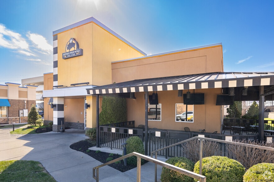 More Photos Of 1210 Strassner Dr, Brentwood Restaurant For Lease