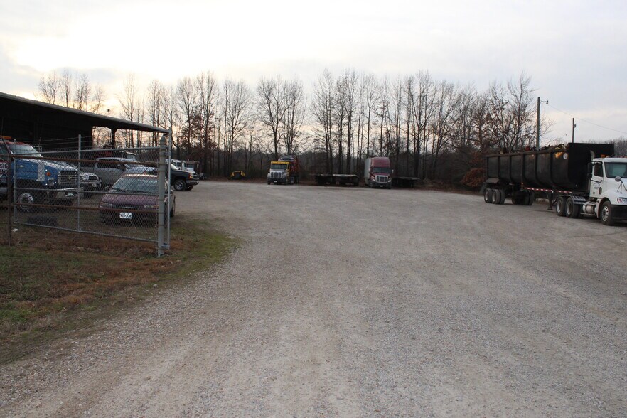 More Photos Of 1401 Black River Industrial Park Rd, Poplar Bluff Flex For Sale