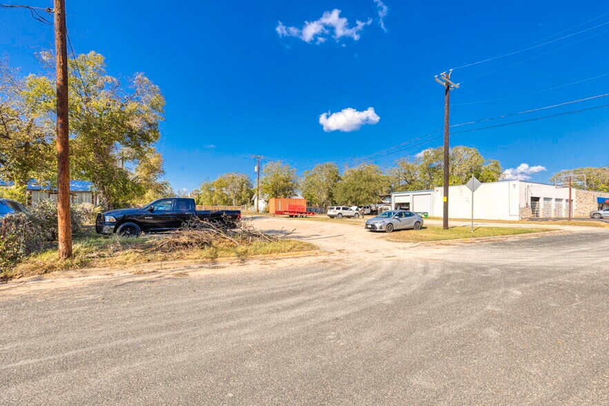 More Photos Of 322 S Main St, Boerne General Retail For Sale