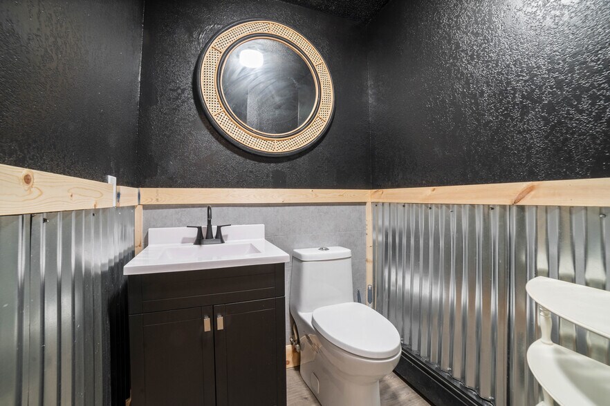 More Photos Of 5913 Tower Ave, Superior Flex For Sale