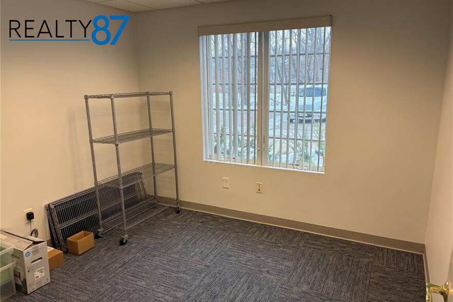 More Photos Of 3037 Center Point Rd NE, Cedar Rapids Office For Lease