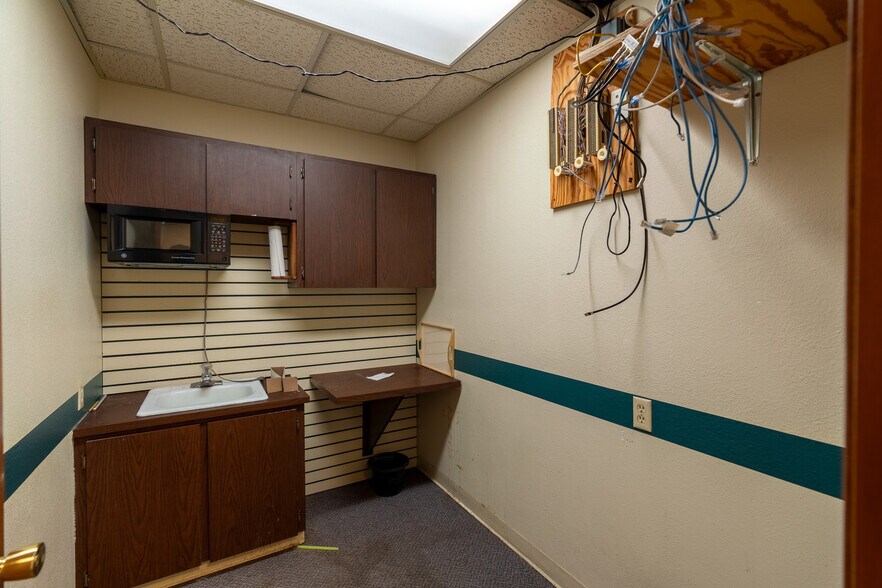 More Photos Of 411 S State St, Fairmont Light Distribution For Sale