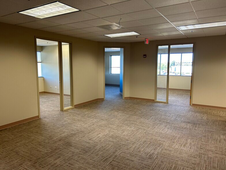 More Photos Of 770 Lake Cook Rd, Deerfield Office For Lease