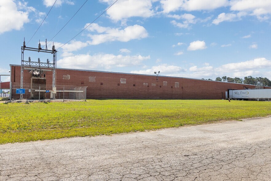More Photos Of 11200 Dunbarton Blvd, Barnwell Manufacturing For Lease
