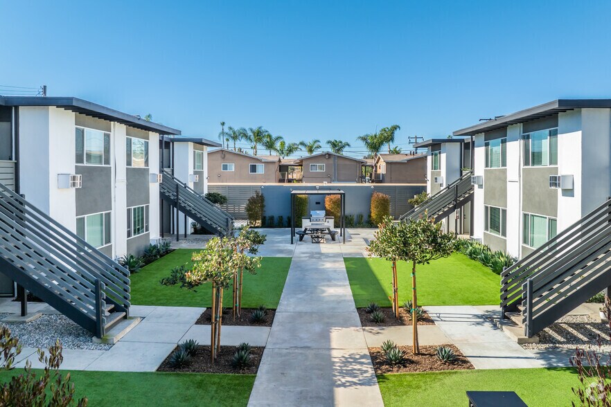 More Photos Of 2011-2013 Charle St, Costa Mesa Apartments For Sale