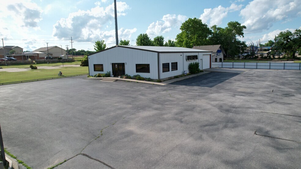 More Photos Of 1665 W Legacy Dr, Duncan Flex For Sale