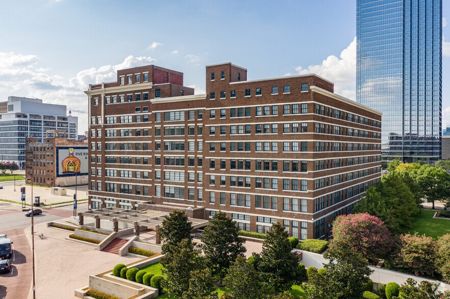 More Photos Of 900 Jackson St, Dallas Office For Lease