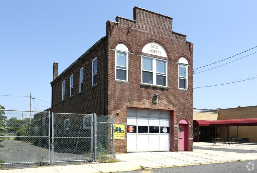 Primary Photo Of 40 White St, Red Bank Storefront Retail Office For Lease