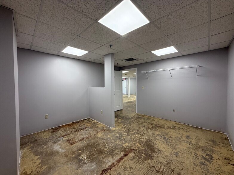 More Photos Of 694 Main St, Holden Office For Lease