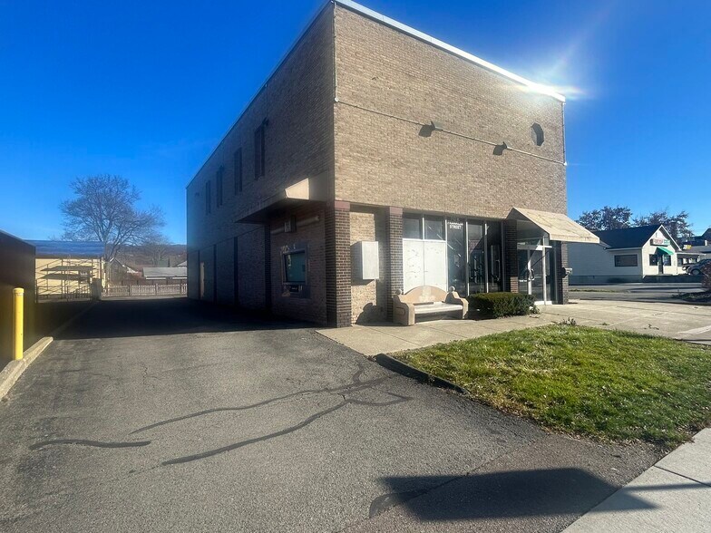 More Photos Of 712 N Franklin St, Watkins Glen Bank For Lease