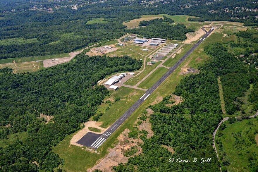 More Photos Of 600 Airport Rd, Wintersville Airplane Hangar For Lease
