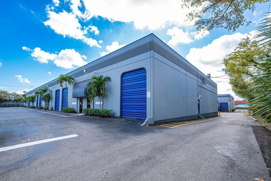 More Photos Of 3685-3699 NW 15th St, Lauderhill Unknown For Lease