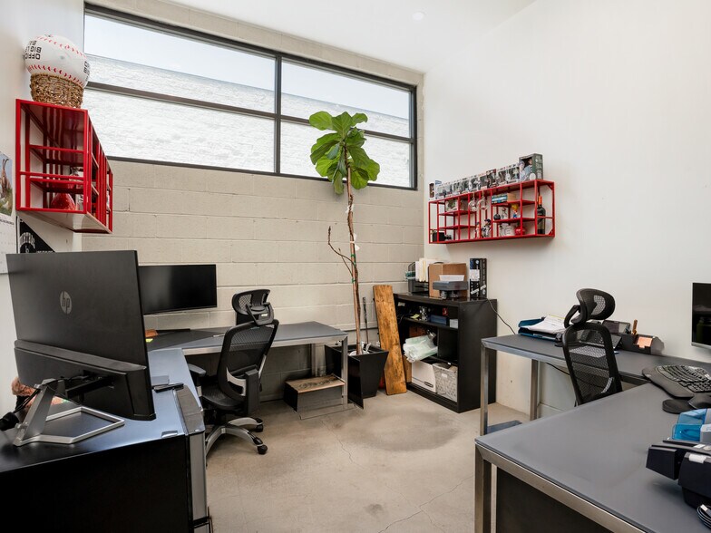 More Photos Of 134 Lomita St, El Segundo Office For Sale