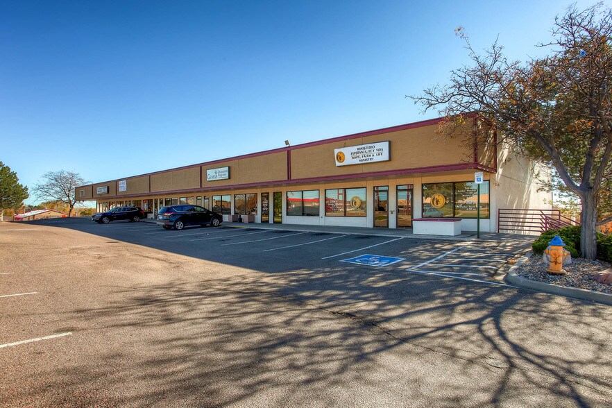 More Photos Of 2537-2579 Airport Rd, Colorado Springs General Retail For Lease