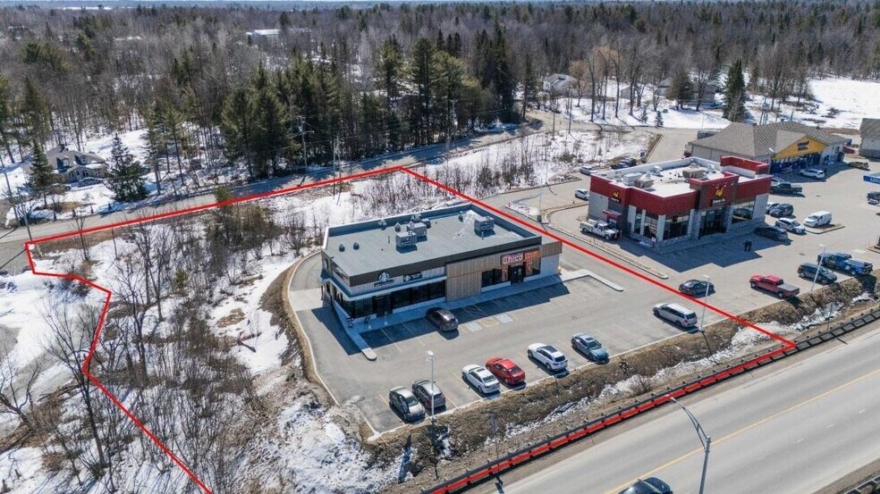More Photos Of 2419 Boul Sainte-Sophie, Sainte-sophie General Retail For Sale