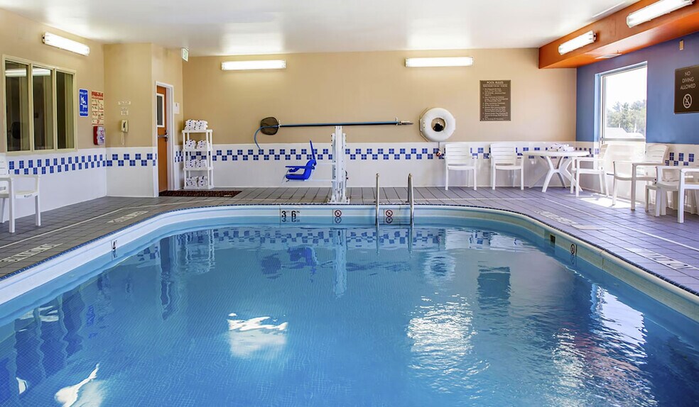 More Photos Of 214 W 9th St, Coralville Hotel For Sale