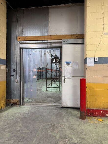 More Photos Of 195 Hudson St, Cornwall-on-Hudson Distribution For Lease
