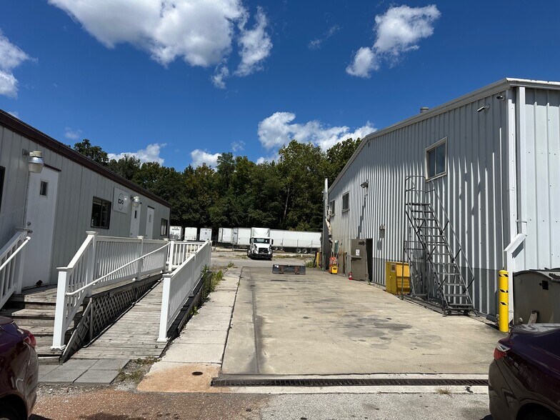 More Photos Of 8271 Brock Bridge Rd, Laurel Warehouse For Lease