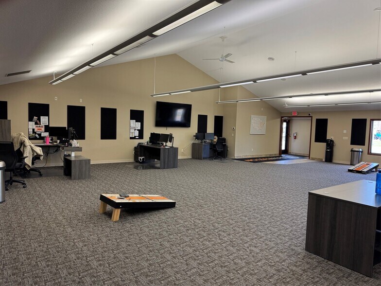 More Photos Of 312 W Knapp St, Rice Lake General Retail For Lease