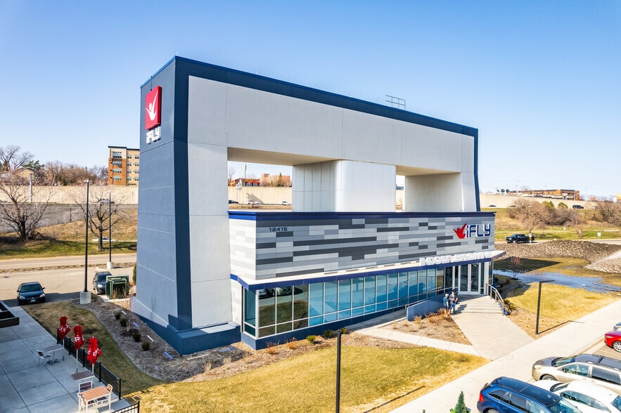 More Photos Of 12401 Wayzata Blvd, Minnetonka Unknown For Lease