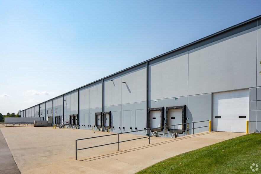 More Photos Of 1765-1795 Worldwide Blvd, Hebron Distribution For Lease
