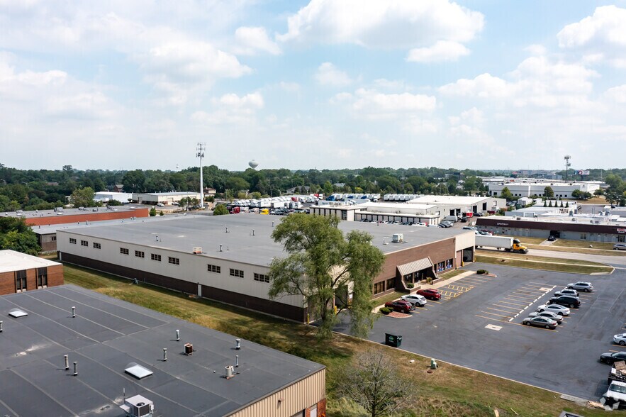 More Photos Of 7630 S Madison St, Willowbrook Warehouse For Lease