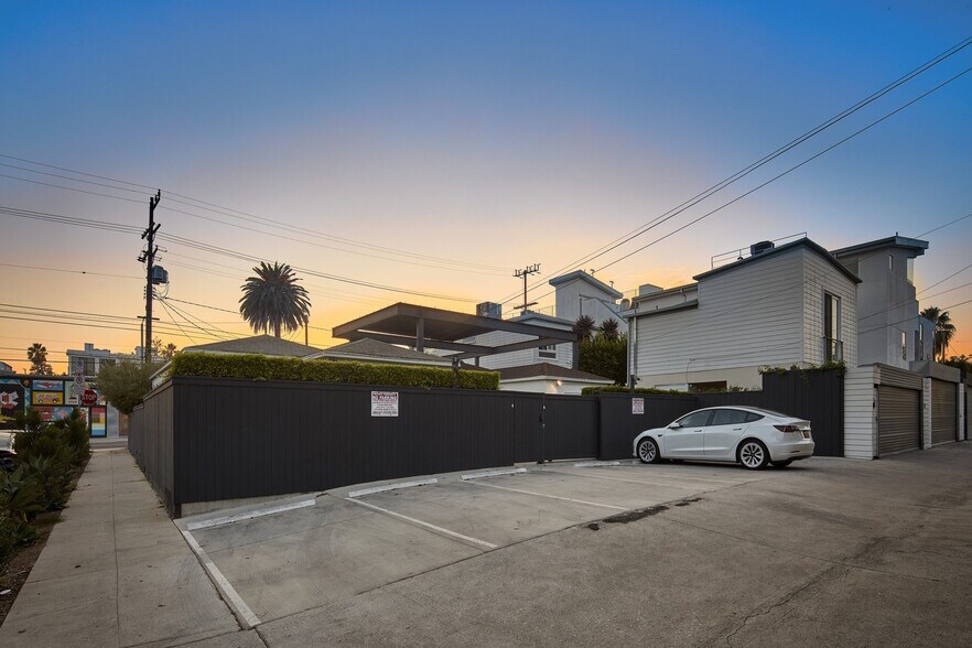 More Photos Of 718-720 Hampton Dr, Venice Office For Sale