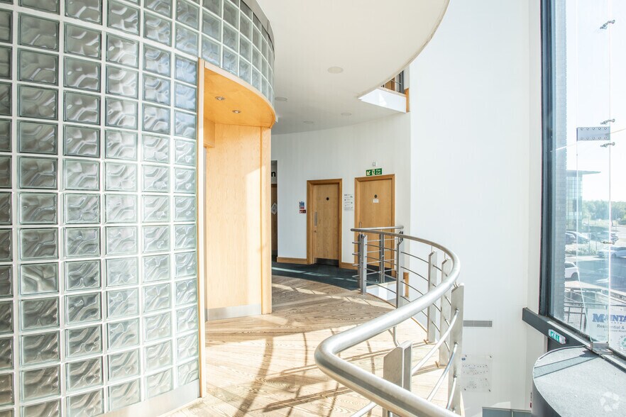 More Photos Of Benton Ln, Newcastle Upon Tyne Office For Sale