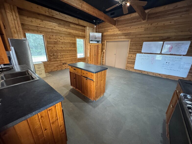 More Photos Of 4354 Valnorth Dr, Valdosta Warehouse For Lease