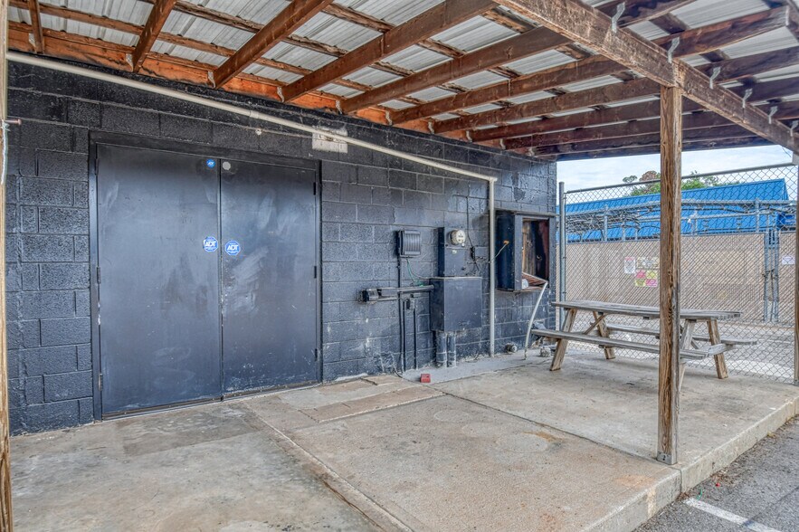 More Photos Of 1404 W Lindsey St, Norman Freestanding For Sale