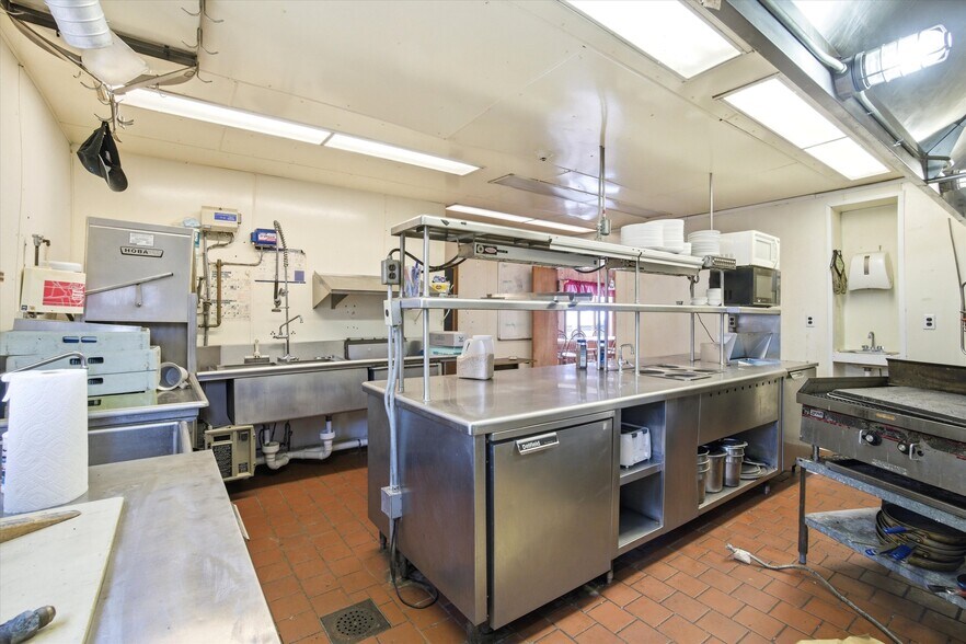 More Photos Of 40 Weirs Rd, Gilford Restaurant For Sale