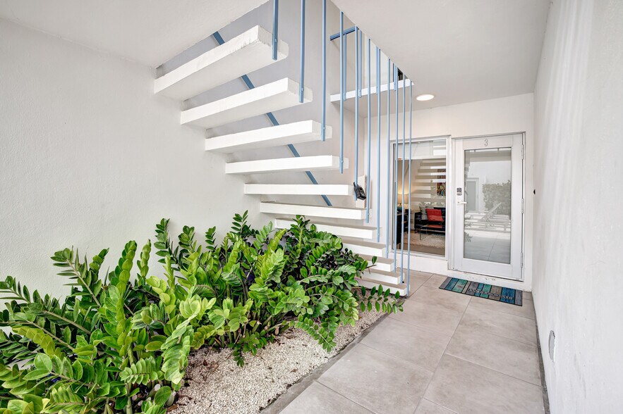 More Photos Of 625 NE 13th Ave, Fort Lauderdale Multifamily For Sale