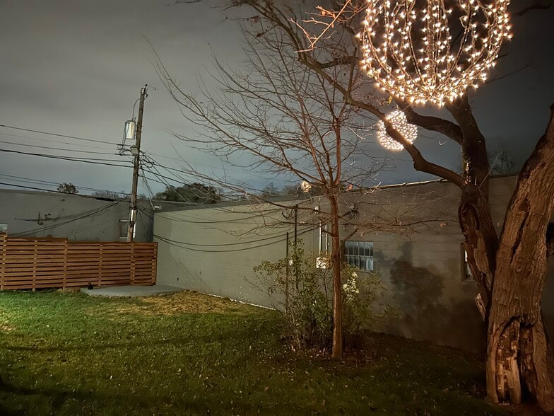 More Photos Of 220 W 80th Ter, Kansas City Storefront Retail Office For Sale