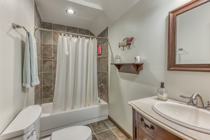 More Photos Of 19080 N Fork River Rd, Abingdon Specialty For Sale