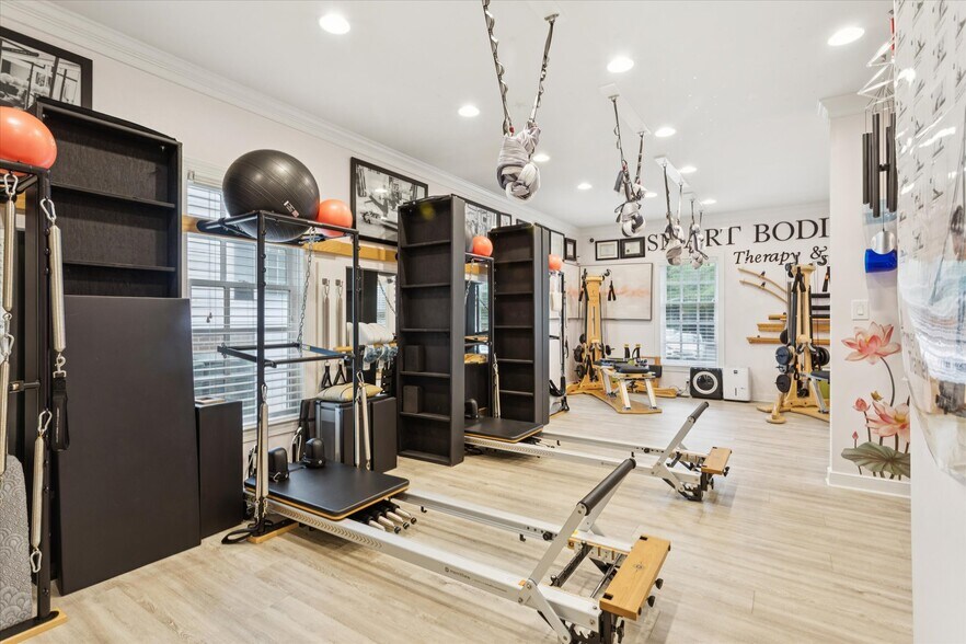 More Photos Of 5000 New Point Rd, Williamsburg Office For Sale