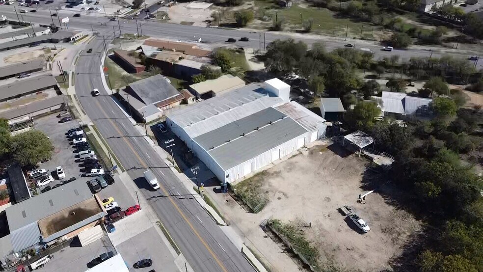 More Photos Of 2833 Roosevelt Ave, San Antonio Industrial For Lease