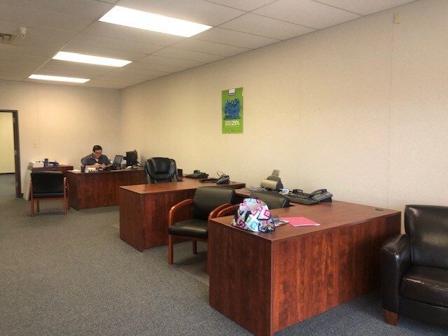 More Photos Of 1036-1062 Corporate Ln, Export Storefront Retail Office For Lease