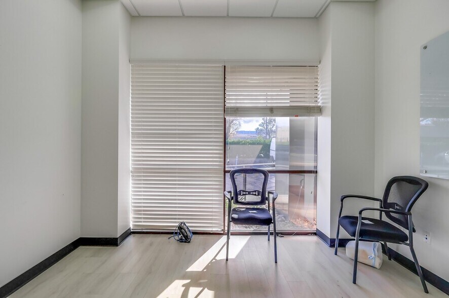 More Photos Of 5947-5951 Variel Ave, Woodland Hills Office For Sale