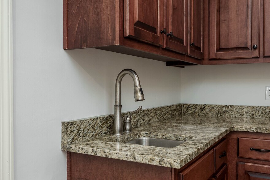 More Photos Of 515 Hargrove Rd E, Tuscaloosa Office Residential For Lease